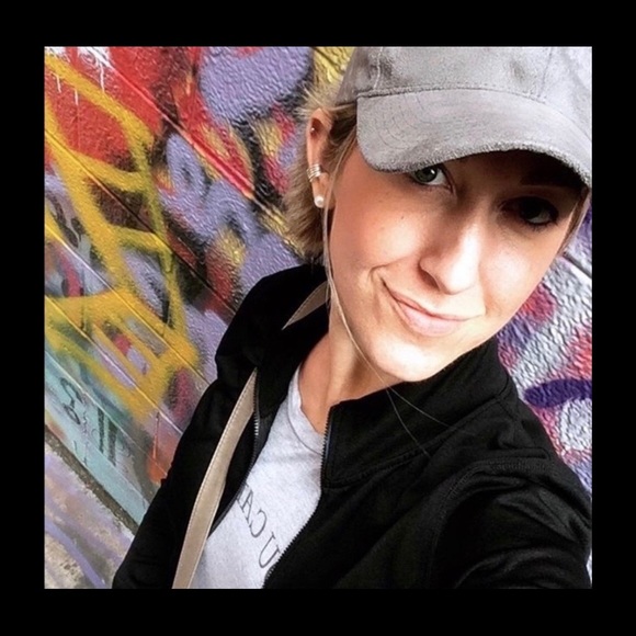 • 𝓣𝓲𝓯𝓯𝓪𝓷𝔂 • - Picture 1 of 5